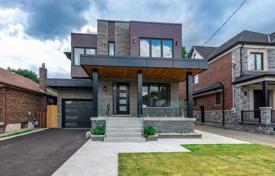 Casa de pueblo – North York, Toronto, Ontario,  Canadá. C$1 723 000