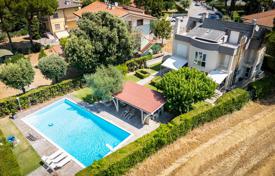 3 dormitorio villa 515 m² en Fano, Italia. 1 950 000 €