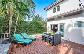 Casa de pueblo – Coral Gables, Florida, Estados Unidos. $1 700 000