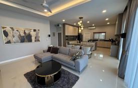 3 dormitorio villa 181 m² en Pattaya, Tailandia. $253 000