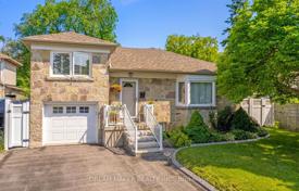 Casa de pueblo – East York, Toronto, Ontario,  Canadá. C$1 376 000