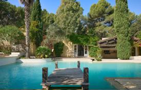 13 dormitorio villa en Bormes-les-Mimosas, Francia. Price on request