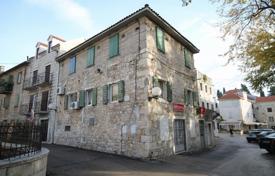 3 dormitorio casa de pueblo 200 m² en Kaštel Lukšić, Croacia. 580 000 €
