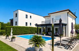 5 dormitorio casa de pueblo 140 m² en Poreč, Croacia. 570 000 €