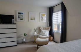 4 dormitorio adosado en Etobicoke, Canadá. 889 000 €