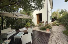 3 dormitorio piso 100 m² en Pietrasanta, Italia. 600 000 €