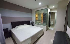 1-dormitorio apartamentos en condominio en Khlong Toei, Tailandia. $215 000