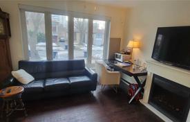 13 dormitorio adosado en North York, Canadá. C$1 490 000