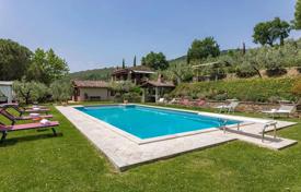 7 dormitorio villa en Cortona, Italia. 800 000 €