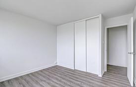 5 dormitorio piso en North York, Canadá. C$686 000