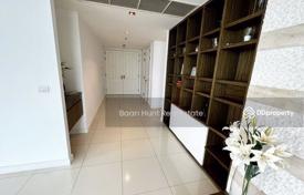 3-dormitorio apartamentos en condominio en Pathum Wan, Tailandia. $4 800  por semana