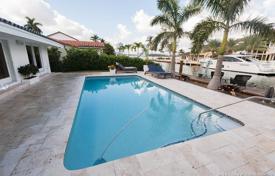 Villa – North Miami Beach, Florida, Estados Unidos. $1 750 000