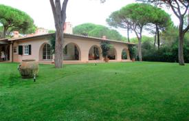 7 dormitorio villa en Roccamare, Italia. 11 000 €  por semana