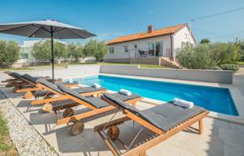5 dormitorio casa de pueblo 140 m² en Poreč, Croacia. 550 000 €