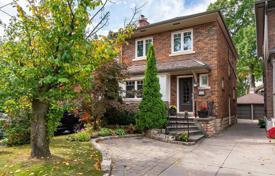 Casa de pueblo – York, Toronto, Ontario,  Canadá. C$1 899 000