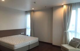 3-dormitorio apartamentos en condominio en Watthana, Tailandia. $2 700  por semana