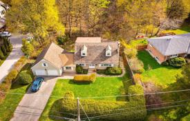 12 dormitorio casa de pueblo en Scarborough, Canadá. C$2 114 000