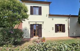 3 dormitorio villa 210 m² en San Gimignano, Italia. 798 000 €