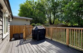 7 dormitorio adosado en Scarborough, Canadá. C$1 258 000