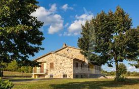 4 dormitorio villa 520 m² en Terni, Italia. 790 000 €