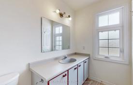 9 dormitorio casa de pueblo en Scarborough, Canadá. C$1 289 000