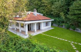 15 dormitorio villa en Carimate, Italia. 950 000 €