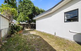 Casa de pueblo – Hialeah, Florida, Estados Unidos. $685 000