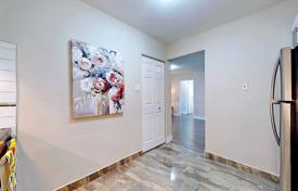 6 dormitorio piso en Scarborough, Canadá. C$832 000