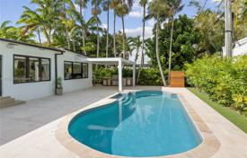 4 dormitorio casa de pueblo 272 m² en Miami, Estados Unidos. $2 600 000
