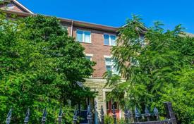 4 dormitorio adosado en Etobicoke, Canadá. C$1 345 000