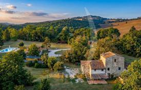 6 dormitorio villa 535 m² en Todi, Italia. 1 285 000 €