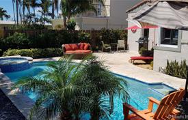 Villa – Surfside, Florida, Estados Unidos. $845 000