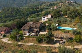 10 dormitorio villa 500 m² en Montevarchi, Italia. 3 200 000 €