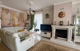 4 dormitorio piso 180 m² en Lepetane, Montenegro. 499 000 €