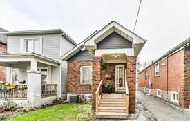 Casa de pueblo – East York, Toronto, Ontario,  Canadá. C$1 231 000