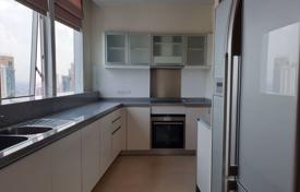 3-dormitorio apartamentos en condominio en Khlong Toei, Tailandia. $3 060  por semana