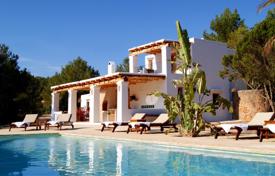 Villa – Ibiza, Islas Baleares, España. 3 140 €  por semana