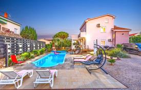 6 dormitorio casa de pueblo 265 m² en Malinska, Croacia. 1 100 000 €