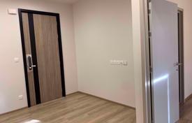 1-dormitorio apartamentos en condominio en Khlong Toei, Tailandia. $161 000