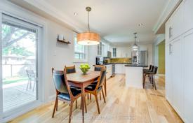 9 dormitorio casa de pueblo en Etobicoke, Canadá. C$2 059 000