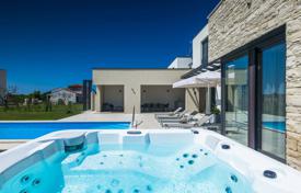 5 dormitorio casa de pueblo 274 m² en Brtonigla, Croacia. 1 100 000 €