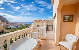 3 dormitorio piso 250 m² en Los Cristianos, España. 690 000 €