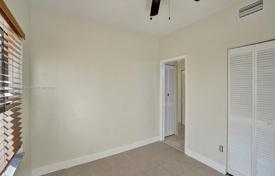 Condominio – Pembroke Pines, Broward, Florida,  Estados Unidos. $330 000