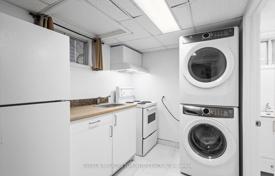 8 dormitorio casa de pueblo en Etobicoke, Canadá. C$1 914 000
