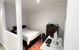 6 dormitorio piso en East York, Canadá. C$855 000