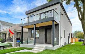 Casa de pueblo – East York, Toronto, Ontario,  Canadá. C$2 469 000