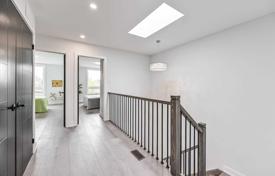 12 dormitorio casa de pueblo en East York, Canadá. C$2 076 000