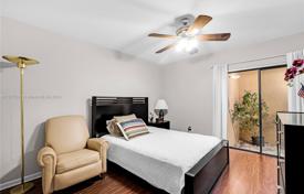 4 dormitorio casa de pueblo 460 m² en Miami, Estados Unidos. $1 375 000