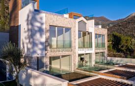 2 dormitorio chalet 155 m² en Tivat city, Montenegro. 610 000 €