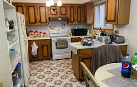 10 dormitorio adosado en North York, Canadá. C$1 315 000